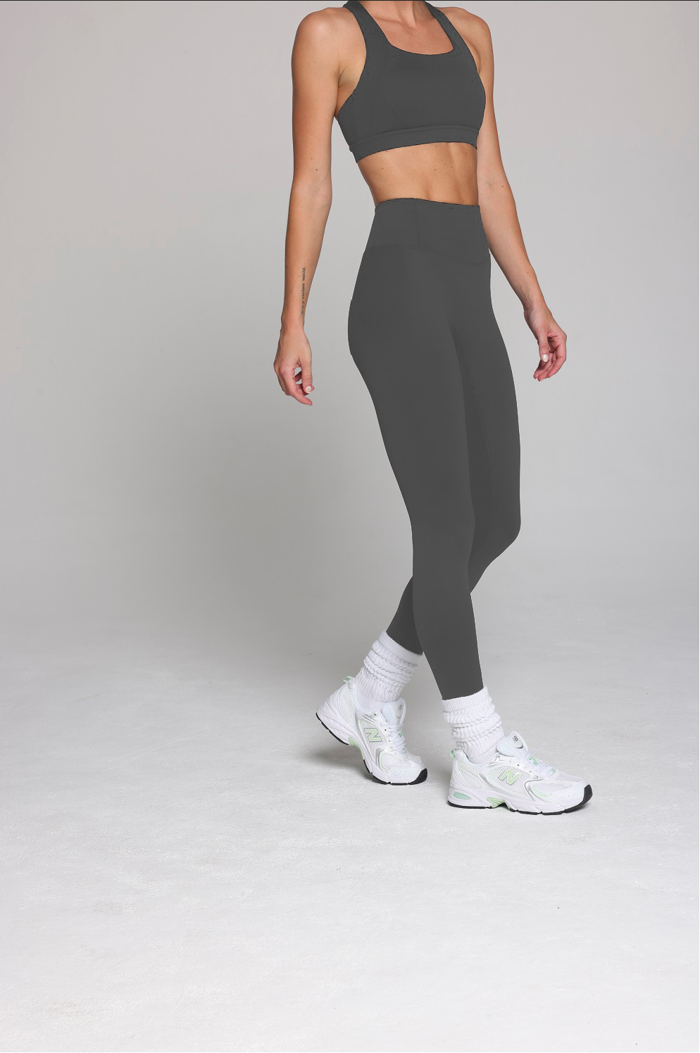 IN-MOTION LEGGING - SMOKE GRAY