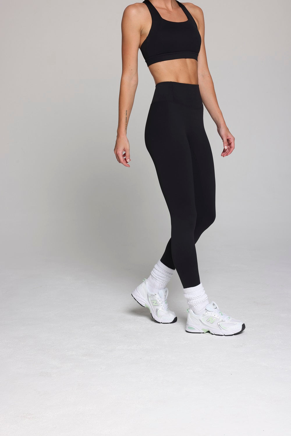 IN-MOTION LEGGING - SMOKE GRAY